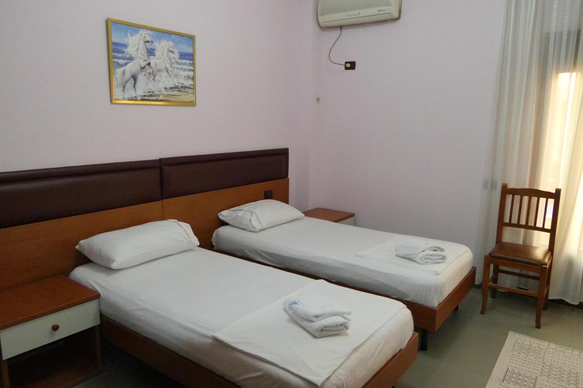 Hotel Edland Влёра Экстерьер фото